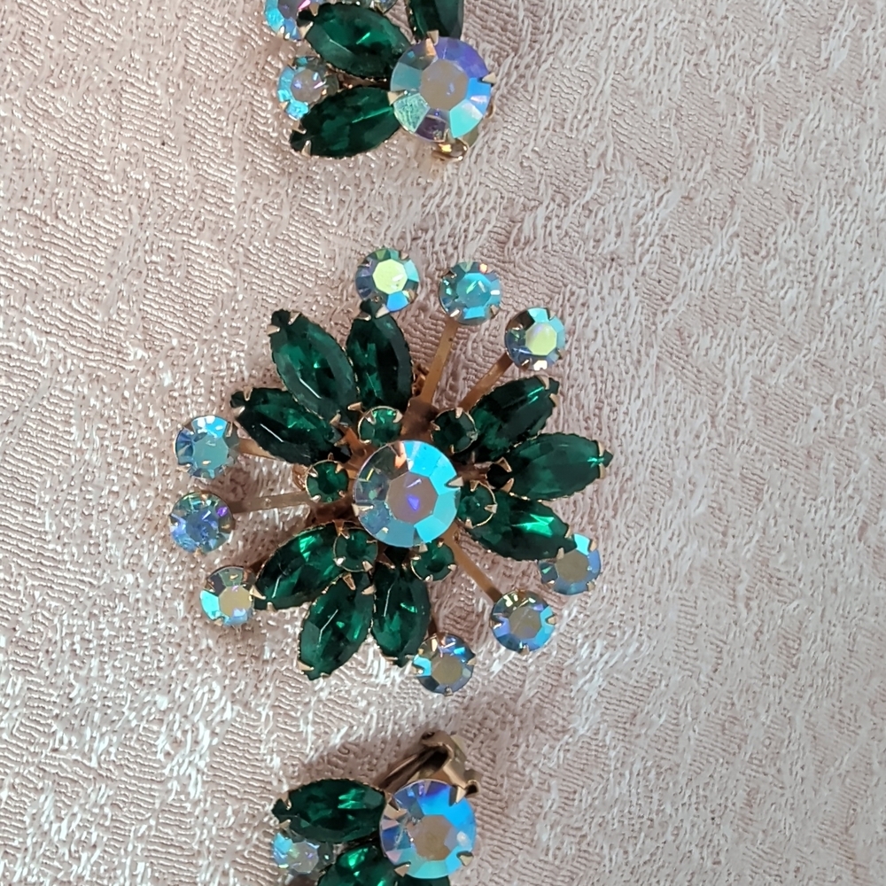 Elegant Green Crystal Brooch and Earring Set - Picture 2 of 9